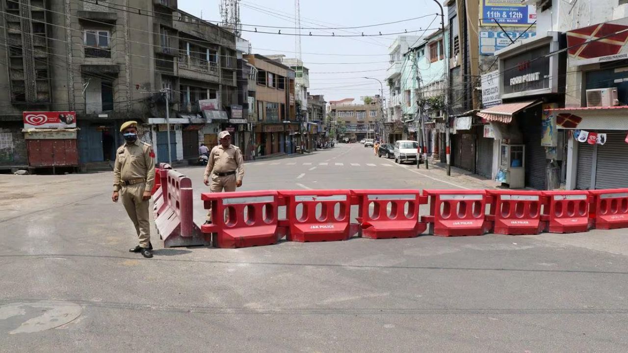 Tamil Nadu: मदुरै प्रशासन ने थिरुपुरनकुंद्रम  में विरोध प्रदर्शन पर लगाया प्रतिबंध, सुरक्षा के लिए तैनात 300 से अधिक पुलिसकर्मी