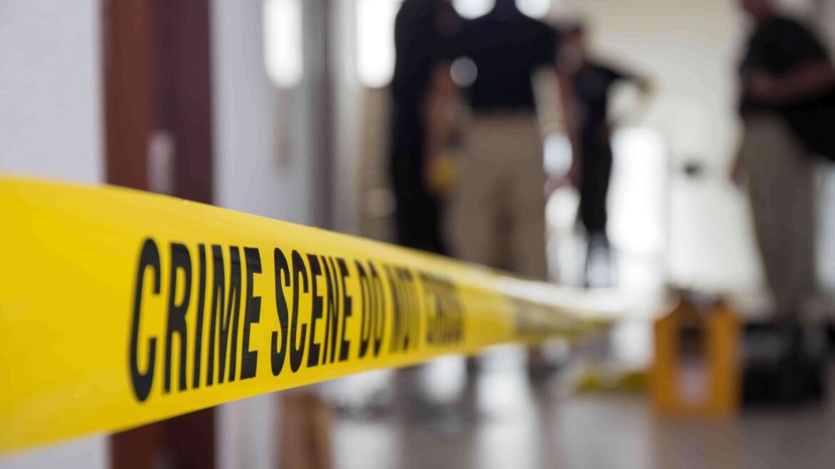 Crime: पत्नी ने बॉस से चुराए 174 करोड़ रुपये, पति ने किया अपहरण, फिर खरीदीं लग्जरी चीजें Crime: पत्नी ने बॉस से चुराए 174 करोड़ रुपये, पति ने किया अपहरण, फिर खरीदीं लग्जरी चीजें