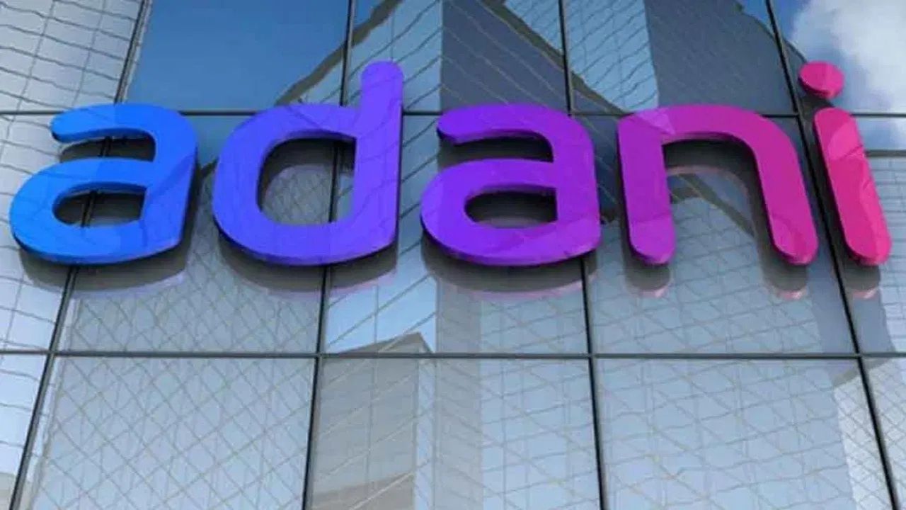 Adani Group ने निवेशकों को दी राहत, कहा – लोन चुकाने में नहीं होगी कोई समस्या