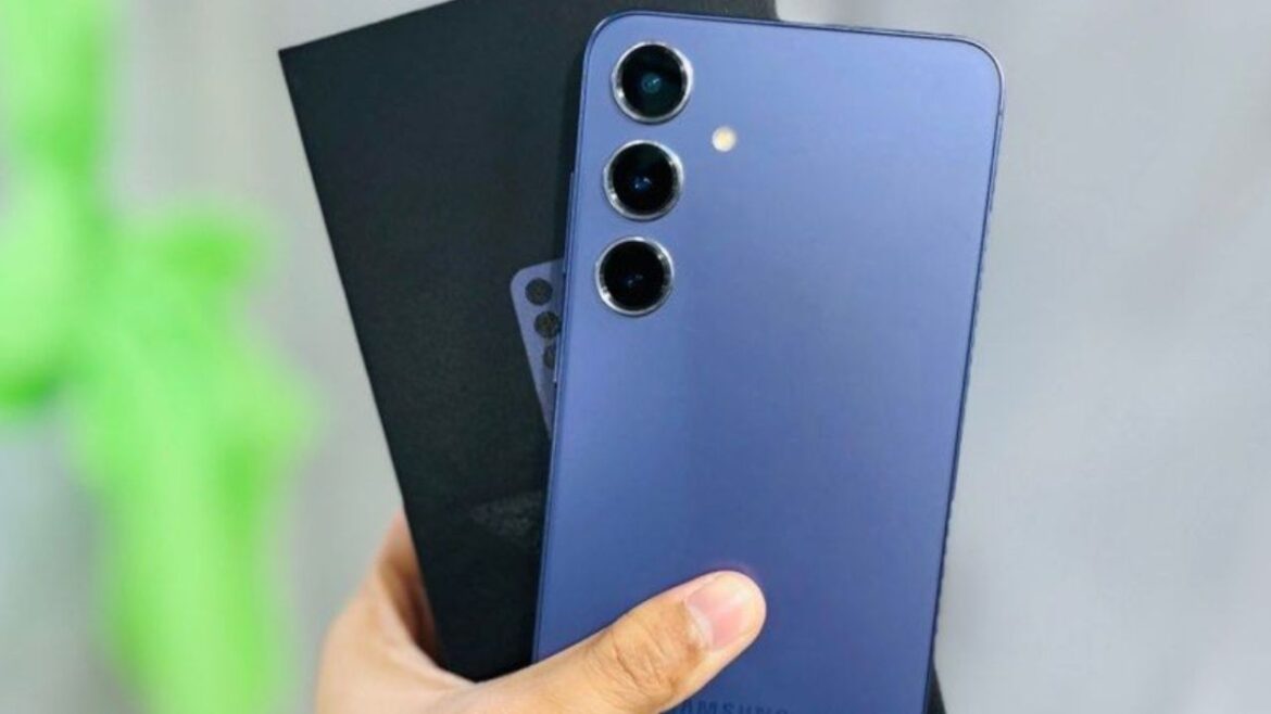 Samsung Galaxy S24 Plus पर बंपर डिस्काउंट, अब मिल रहा है आधे से भी कम कीमत में! Samsung Galaxy S24 Plus पर बंपर डिस्काउंट, अब मिल रहा है आधे से भी कम कीमत में!