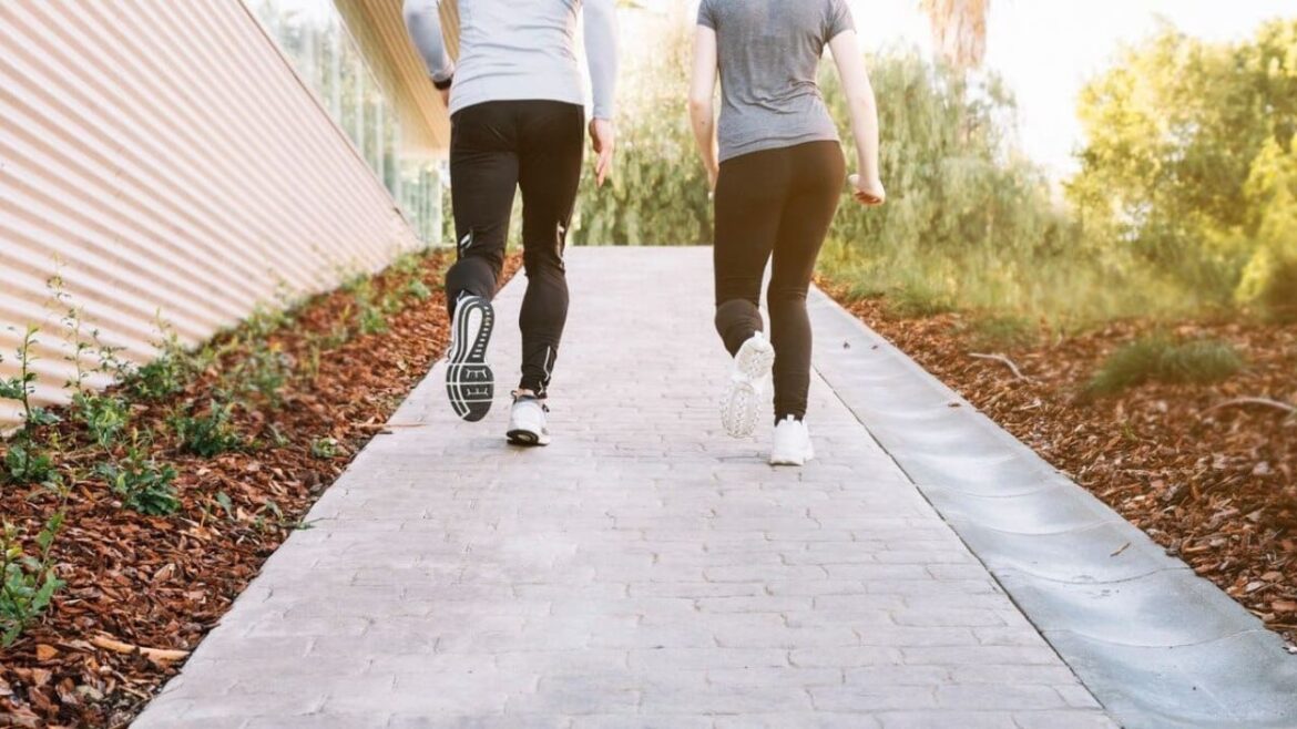Reverse walking: क्या आप जानते हैं? रिवर्स वॉकिंग से हो सकती है मस्तिष्क की शक्ति में वृद्धि Reverse walking: क्या आप जानते हैं? रिवर्स वॉकिंग से हो सकती है मस्तिष्क की शक्ति में वृद्धि