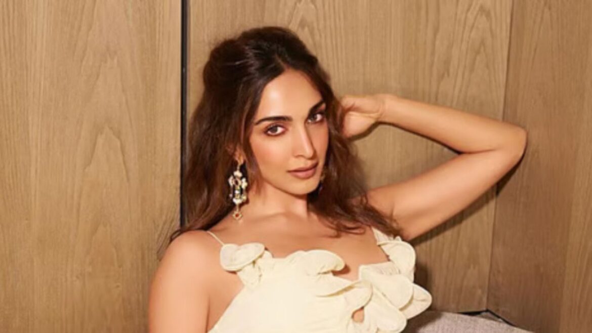 Kiara Advani की फीस में बड़ा उछाल, बनीं बॉलीवुड की हाईएस्ट पेड एक्ट्रेस Kiara Advani की फीस में बड़ा उछाल, बनीं बॉलीवुड की हाईएस्ट पेड एक्ट्रेस
